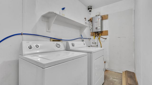 112 Hilton Avenue NW, Albuquerque, NM 87107
