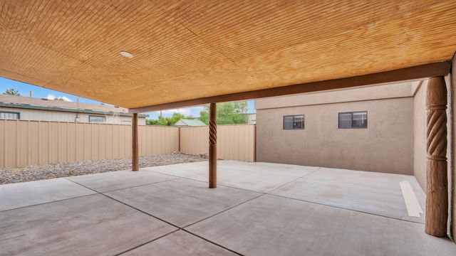 112 Hilton Avenue NW, Albuquerque, NM 87107