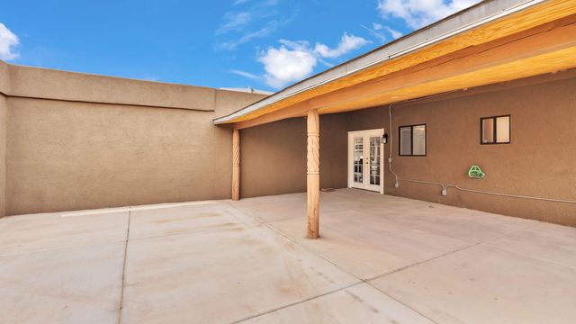 112 Hilton Avenue NW, Albuquerque, NM 87107