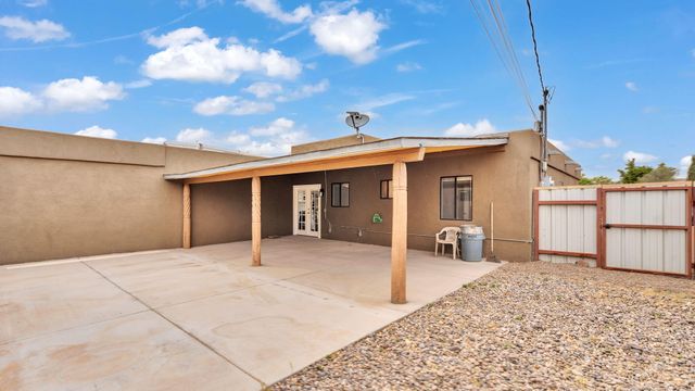 112 Hilton Avenue NW, Albuquerque, NM 87107