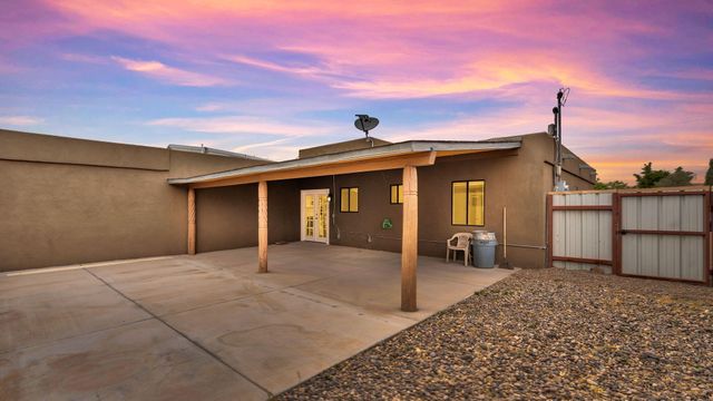 112 Hilton Avenue NW, Albuquerque, NM 87107