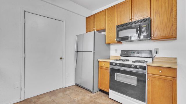 112 Hilton Avenue NW, Albuquerque, NM 87107
