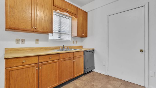 112 Hilton Avenue NW, Albuquerque, NM 87107