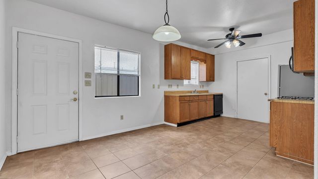 112 Hilton Avenue NW, Albuquerque, NM 87107
