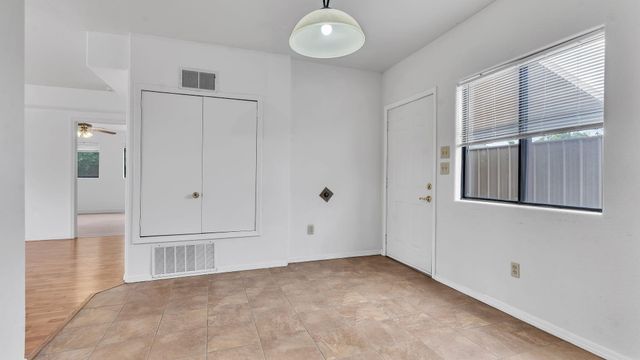 112 Hilton Avenue NW, Albuquerque, NM 87107