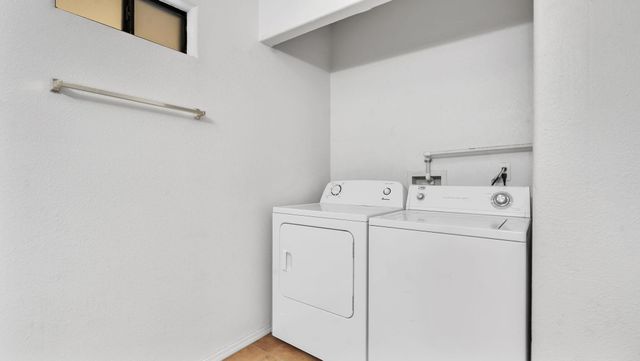 112 Hilton Avenue NW, Albuquerque, NM 87107