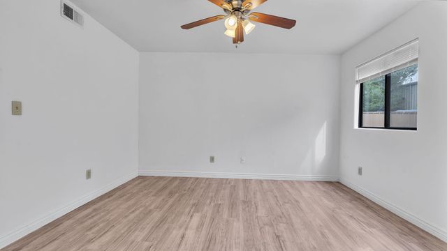 112 Hilton Avenue NW, Albuquerque, NM 87107
