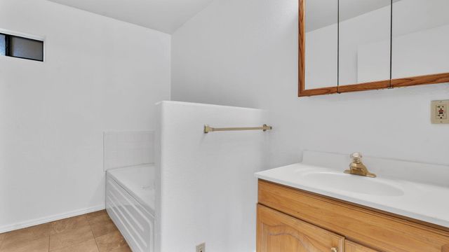 112 Hilton Avenue NW, Albuquerque, NM 87107