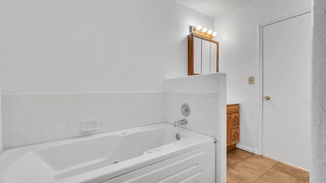 112 Hilton Avenue NW, Albuquerque, NM 87107