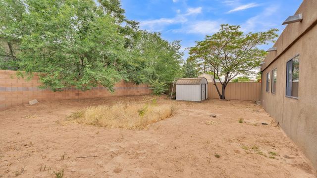 112 Hilton Avenue NW, Albuquerque, NM 87107