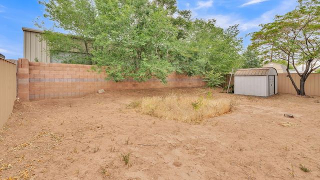 112 Hilton Avenue NW, Albuquerque, NM 87107