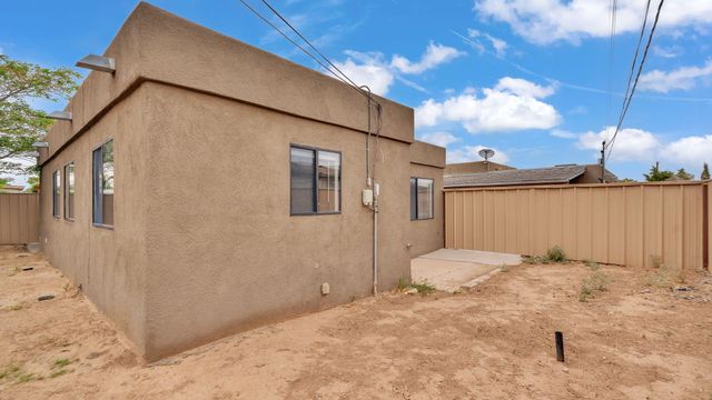 112 Hilton Avenue NW, Albuquerque, NM 87107
