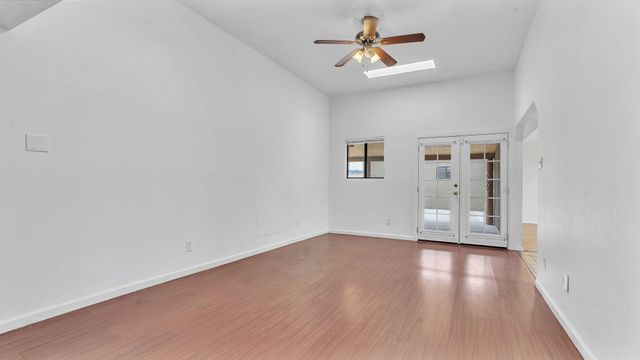 112 Hilton Avenue NW, Albuquerque, NM 87107