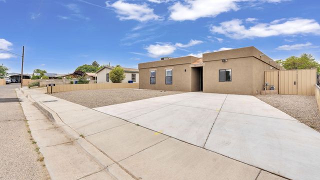 112 Hilton Avenue NW, Albuquerque, NM 87107