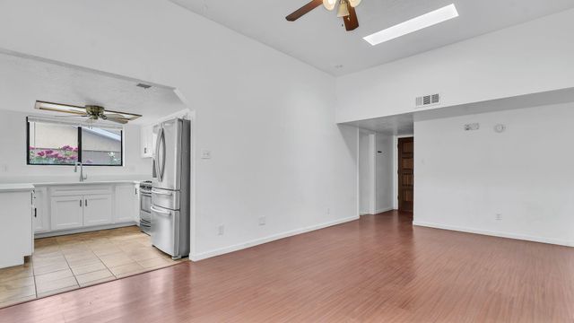 112 Hilton Avenue NW, Albuquerque, NM 87107
