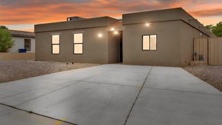 112 Hilton Avenue NW, Albuquerque, NM 87107
