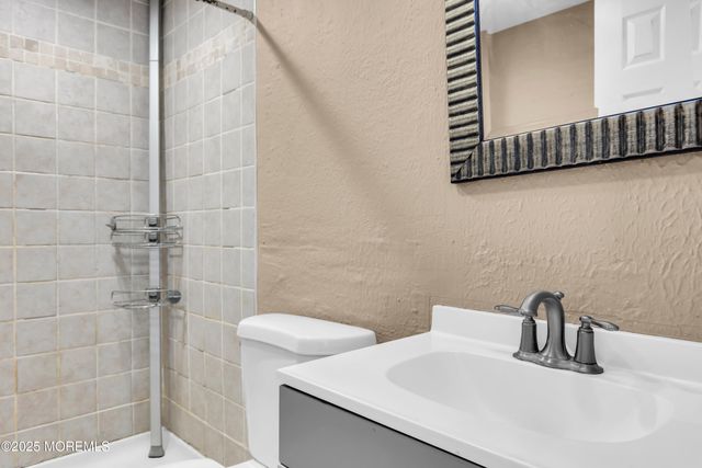 17 Leroy Place 2B, Red Bank, NJ 07701