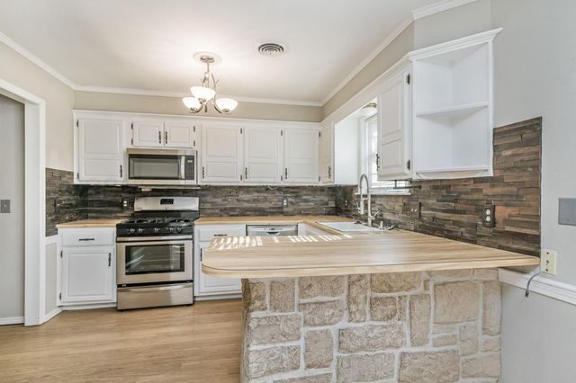 7504 ELMHURST Drive, Amarillo, TX 79121