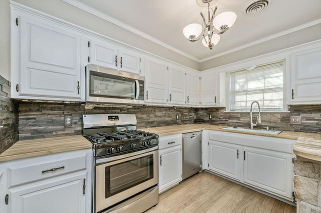 7504 ELMHURST Drive, Amarillo, TX 79121