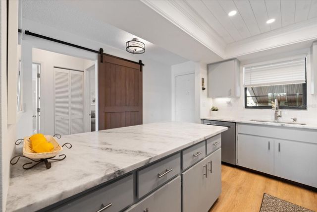 925 CAPRI ISLES BOULEVARD 4, Venice, FL 34292