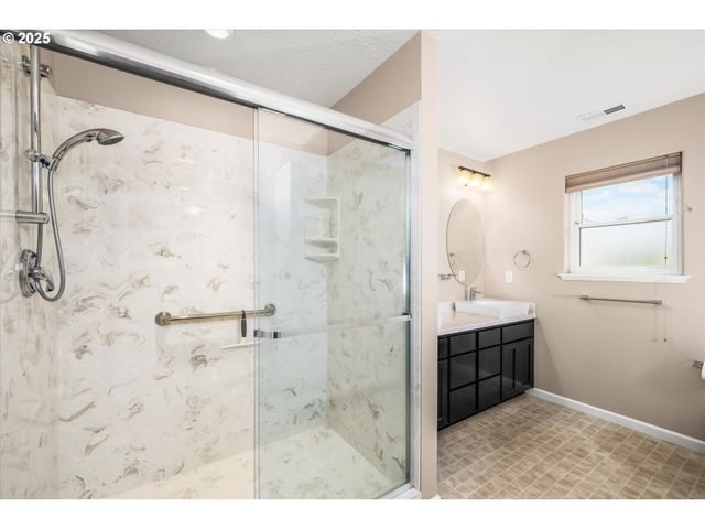 1176 UNITY Dr, Junction City, OR 97448