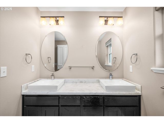 1176 UNITY Dr, Junction City, OR 97448