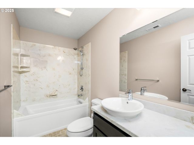 1176 UNITY Dr, Junction City, OR 97448