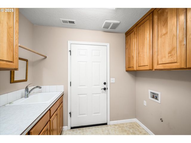 1176 UNITY Dr, Junction City, OR 97448