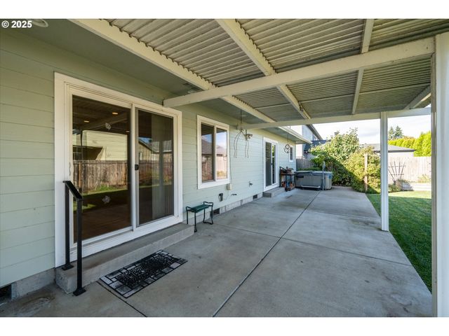 1176 UNITY Dr, Junction City, OR 97448