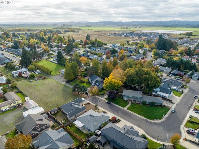 1176 UNITY Dr, Junction City, OR 97448