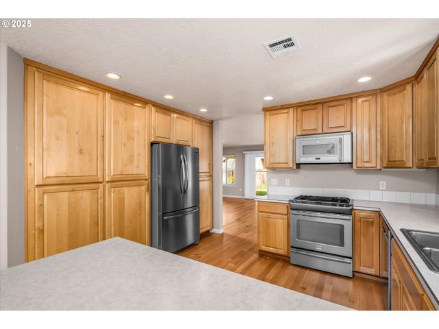 1176 UNITY Dr, Junction City, OR 97448