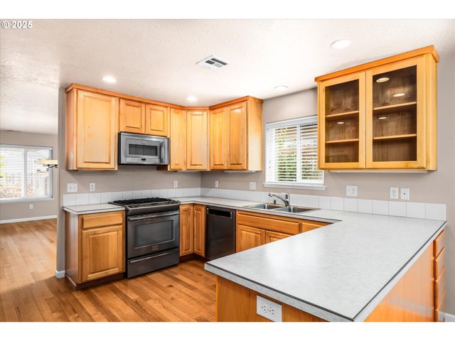 1176 UNITY Dr, Junction City, OR 97448