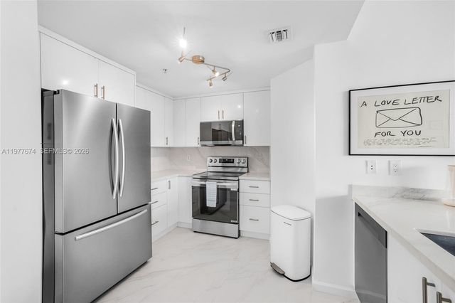 7910 Harbor Island Dr 901, North Bay Village, FL 33141