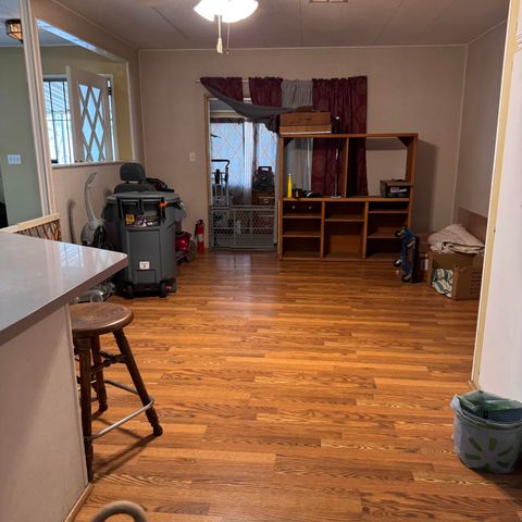 2400 W Midvalley Avenue O6, Visalia, CA 93277