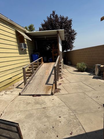 2400 W Midvalley Avenue O6, Visalia, CA 93277