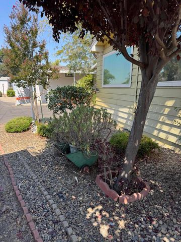 2400 W Midvalley Avenue O6, Visalia, CA 93277