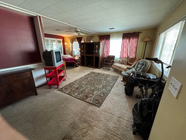 2400 W Midvalley Avenue O6, Visalia, CA 93277