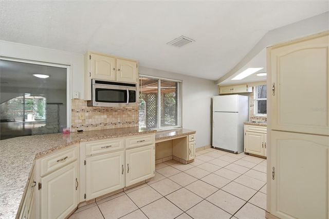 7634 FOX HOLLOW DRIVE, Port Richey, FL 34668
