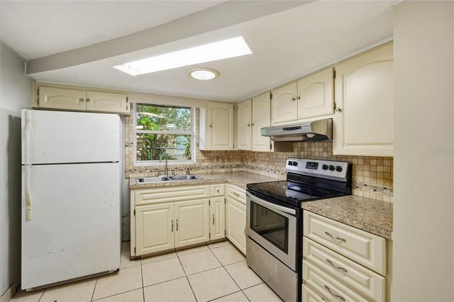 7634 FOX HOLLOW DRIVE, Port Richey, FL 34668