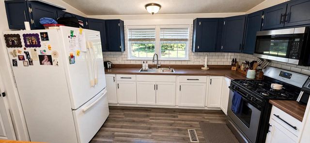 813 POSEY COURT, Green Bay, WI 54313