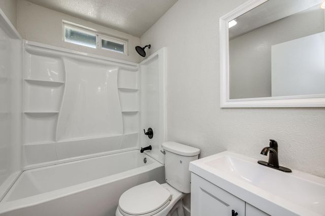 1017 E Vine Avenue, Fresno, CA 93706