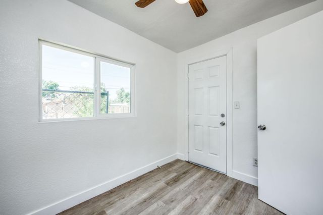 1017 E Vine Avenue, Fresno, CA 93706
