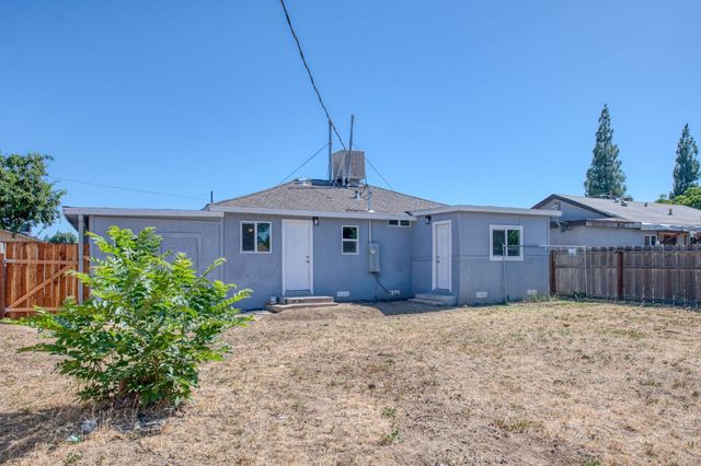 1017 E Vine Avenue, Fresno, CA 93706