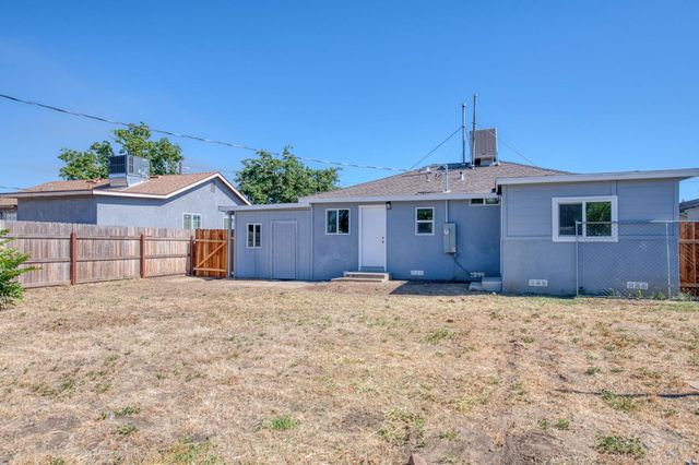 1017 E Vine Avenue, Fresno, CA 93706