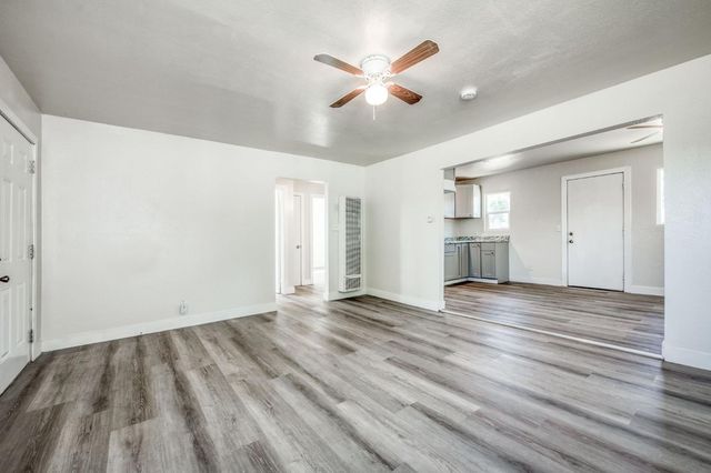 1017 E Vine Avenue, Fresno, CA 93706