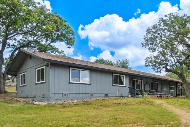 1541 Round Potrero Rd, Potrero, CA 91963