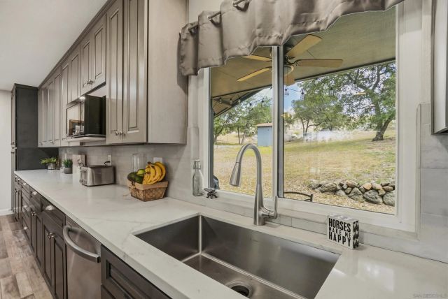 1541 Round Potrero Rd, Potrero, CA 91963