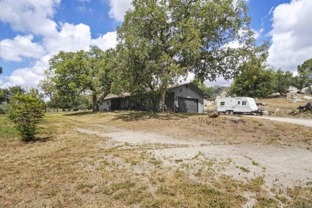 1541 Round Potrero Rd, Potrero, CA 91963