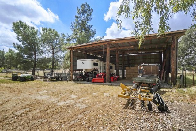 1541 Round Potrero Rd, Potrero, CA 91963