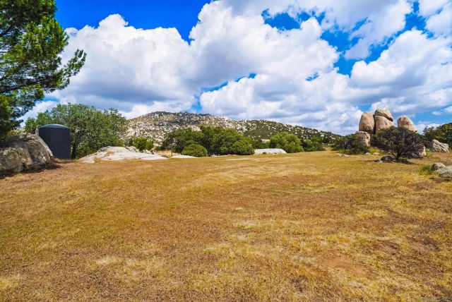 1541 Round Potrero Rd, Potrero, CA 91963